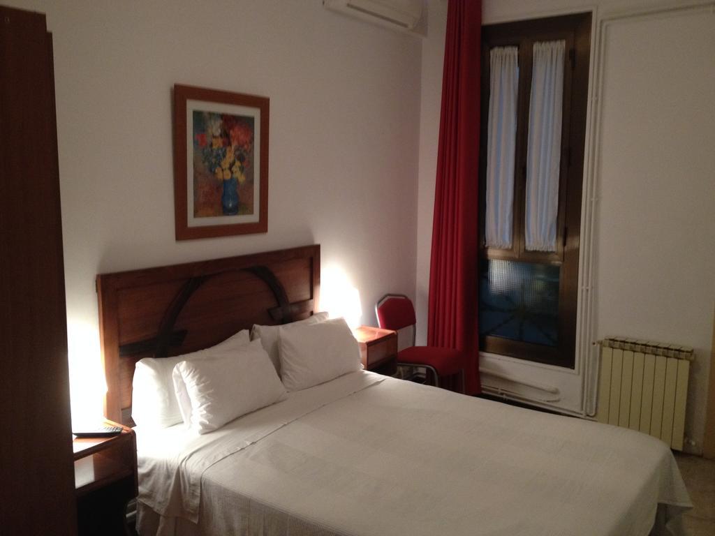 Hostal Absolut Stay (Adults Only) Barcelona Quarto foto